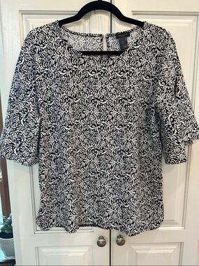 Ann Taylor Factory Black & White Scroll-Print Scoop Neck Blouse